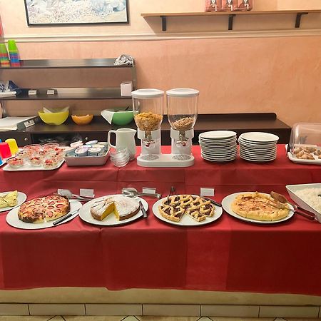 צ'סנטיקו Hotel Carol מראה חיצוני תמונה