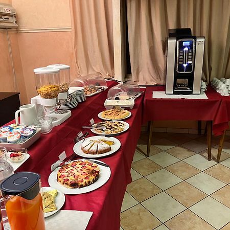 צ'סנטיקו Hotel Carol מראה חיצוני תמונה
